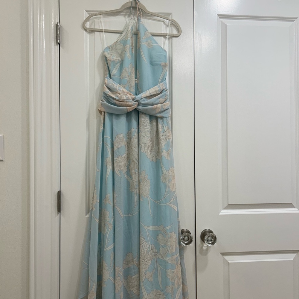 Meshki Cyra
Plunge Chiffon Midi Dress - Blue Floral Print - Picture 6 of 9